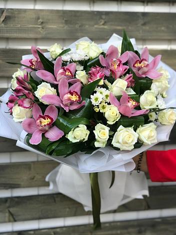 Букет цветов из: Розы и Хризантемы в Хлевном