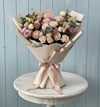 Букет цветов из:  Розы и Лизиантусы в Хлевном