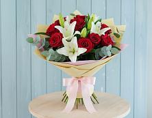 Букет цветов из:  Лилии и Розы в Хлевном