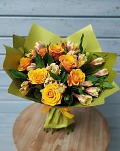 Букет цветов из:  Альстромерии и Розы в Хлевном