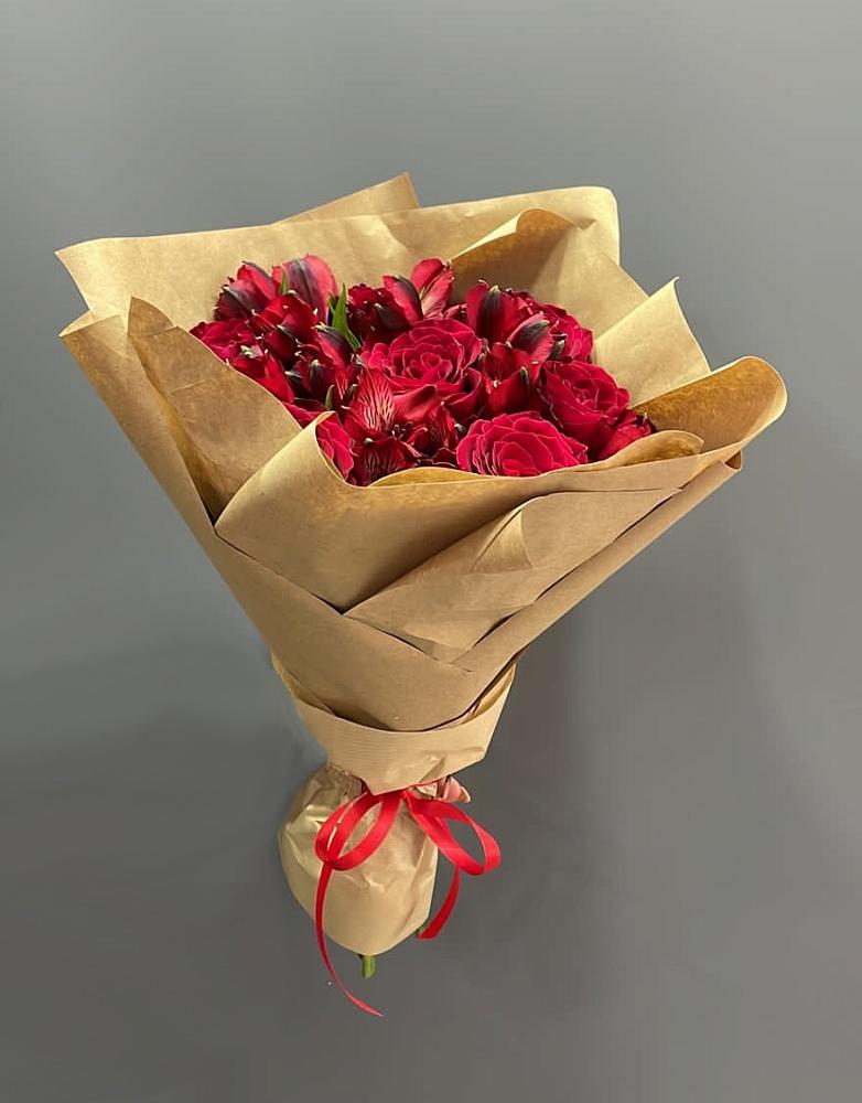 Букет цветов из: Альстромерии и Розы в Хлевном