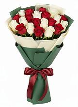 Букет Микс из красных и белых роз в Хлевном