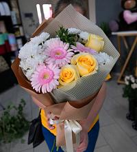 Букет цветов из:  Герберы, Розы и Хризантемы в Хлевном