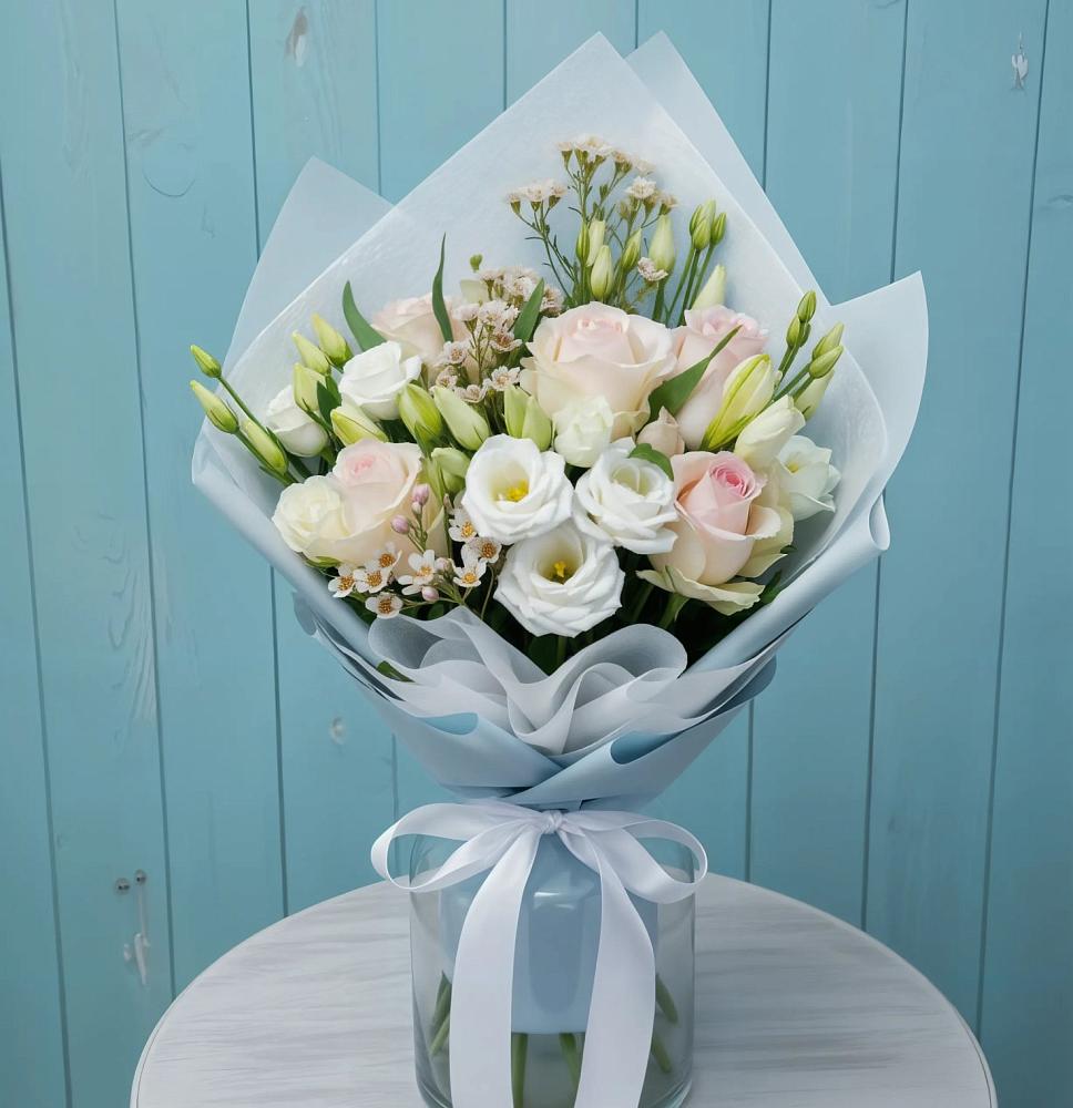 Букет цветов из: Розы и Лизиантусы в Хлевном