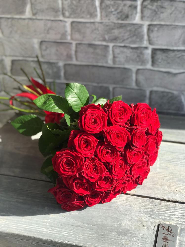 Букет Красные розы Фридом в Хлевном