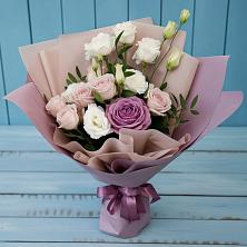 Букет цветов из:  Розы и Лизиантусы в Хлевном