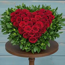 Цветочная композиция из Розы в виде сердца в Хлевном