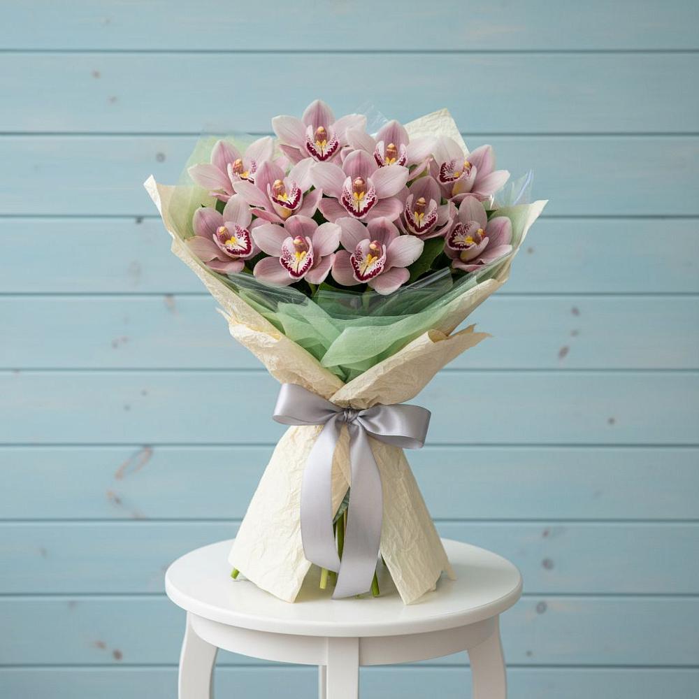 Букет цветов из: Орхидеи и Розы в Хлевном