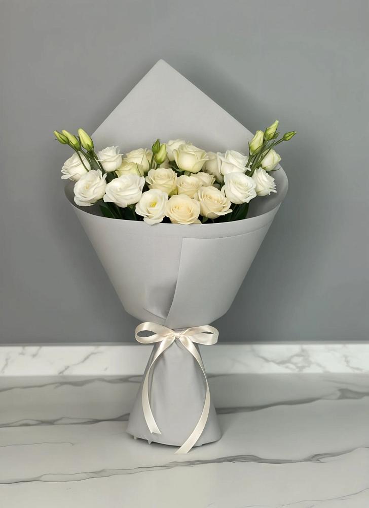 Букет цветов из: Розы и Лизиантусы в Хлевном