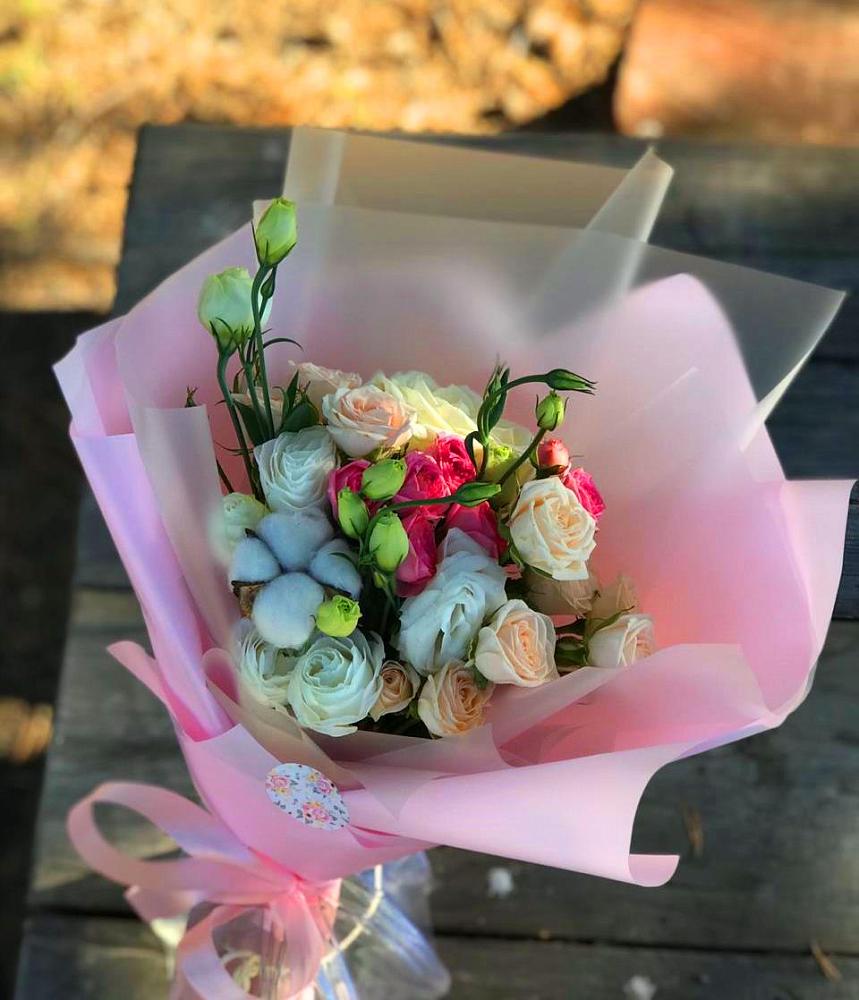 Букет цветов из: Розы и Лизиантусы в Хлевном