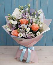 Букет цветов из:  Лизиантусы, Розы, Альстромерии и Гипсофила в Хлевном