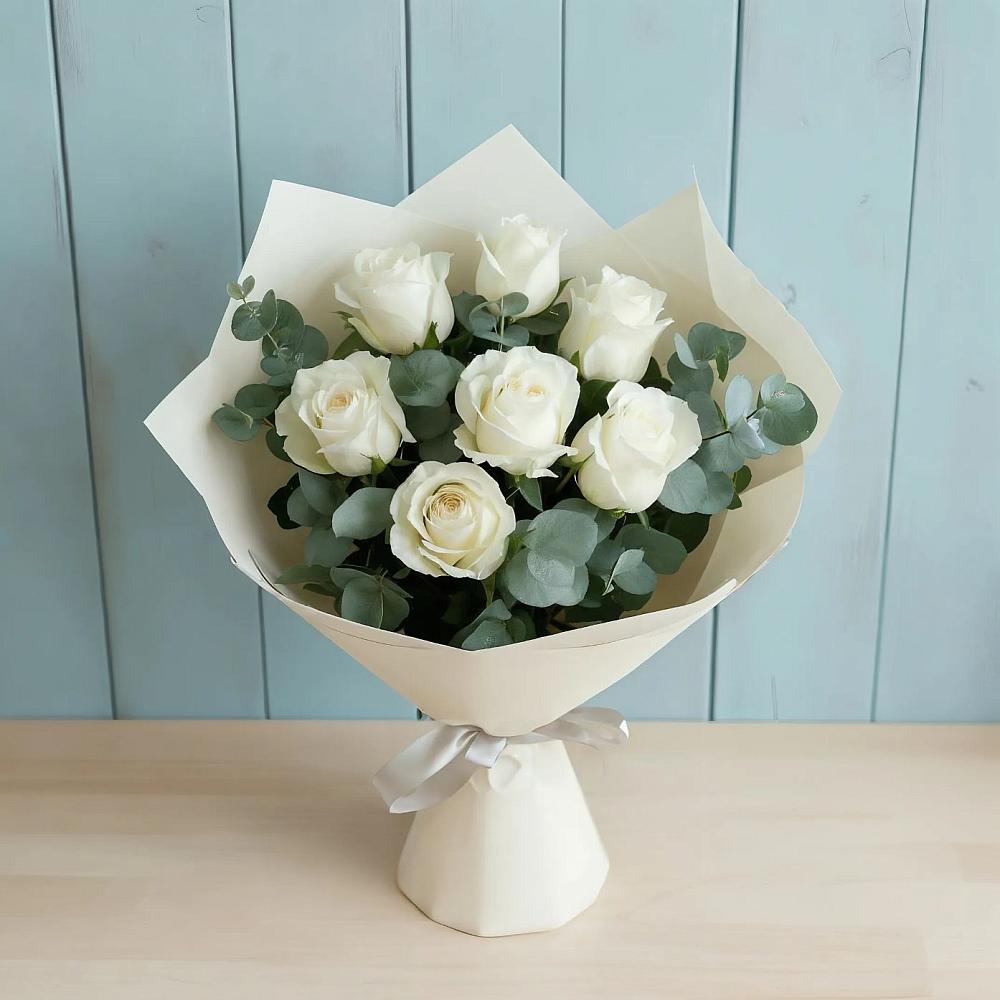 Букет Белые розы в Эвкалипте в Хлевном