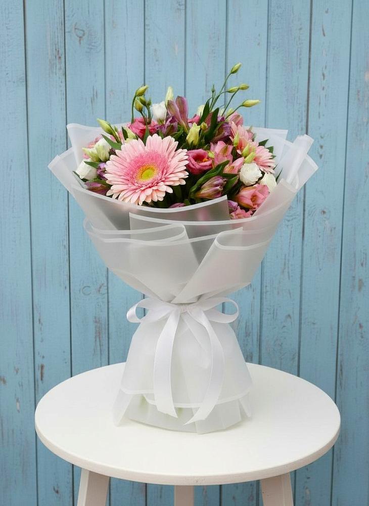 Букет цветов из: Герберы, Альстромерии и Лизиантусы в Хлевном