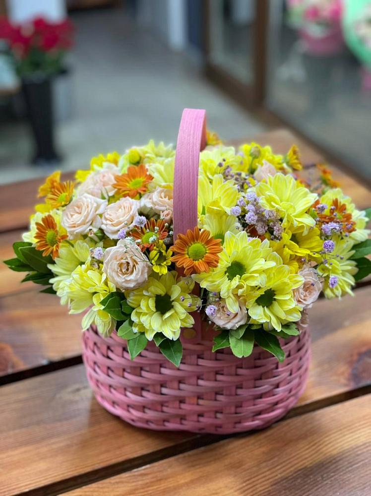 Цветочная композиция из Хризантемы и Розы в корзине в Хлевном