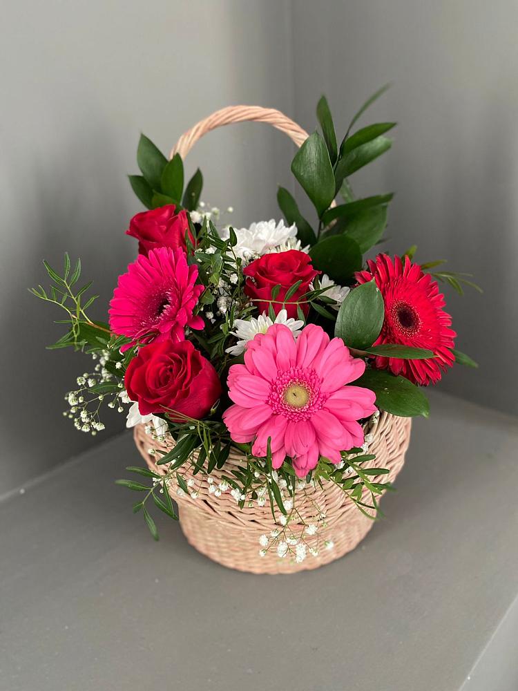 Цветочная композиция из Розы, Хризантемы и Герберы в корзине в Хлевном