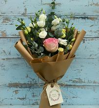 Букет цветов из:  Розы и Лизиантусы в Хлевном