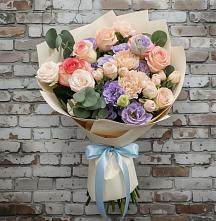 Букет цветов из:  Розы, Лизиантусы и Гвоздики #REPLACE_PRED# Хлевном