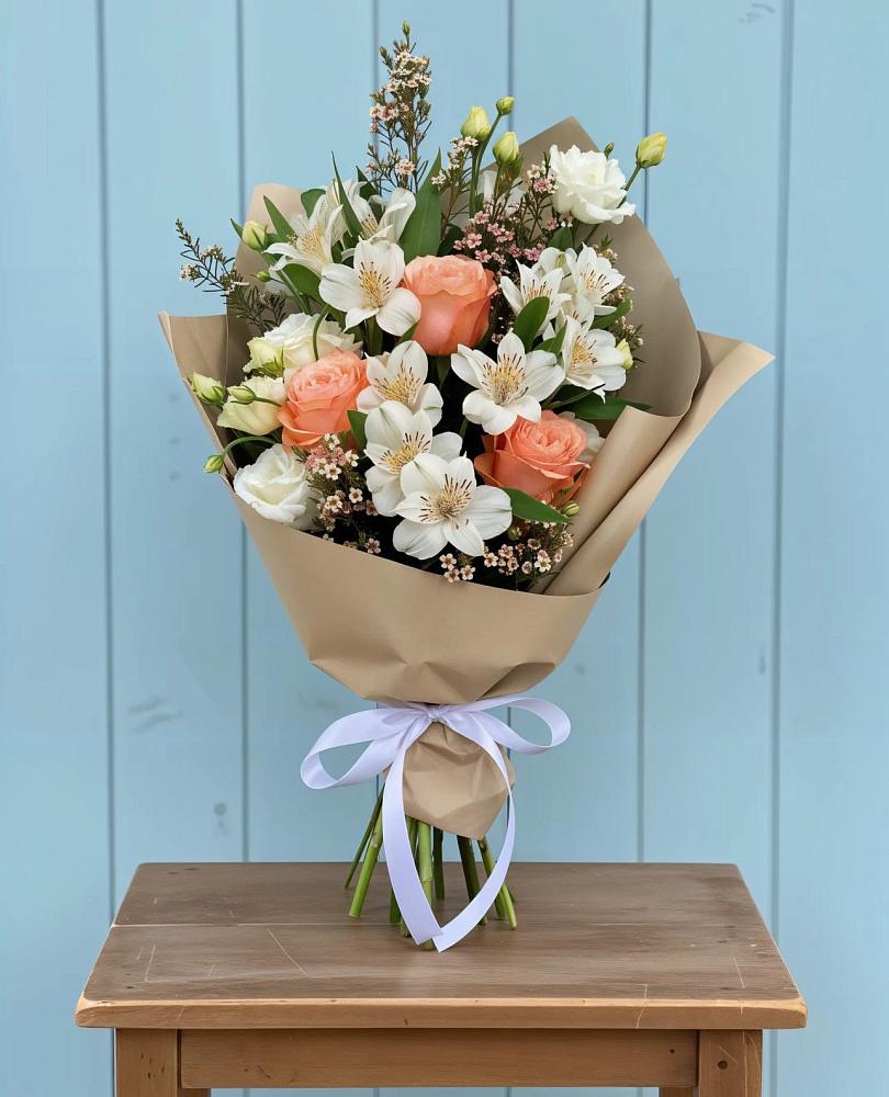 Букет цветов из: Альстромерии, Лизиантусы, Розы и Хризантемы в Хлевном