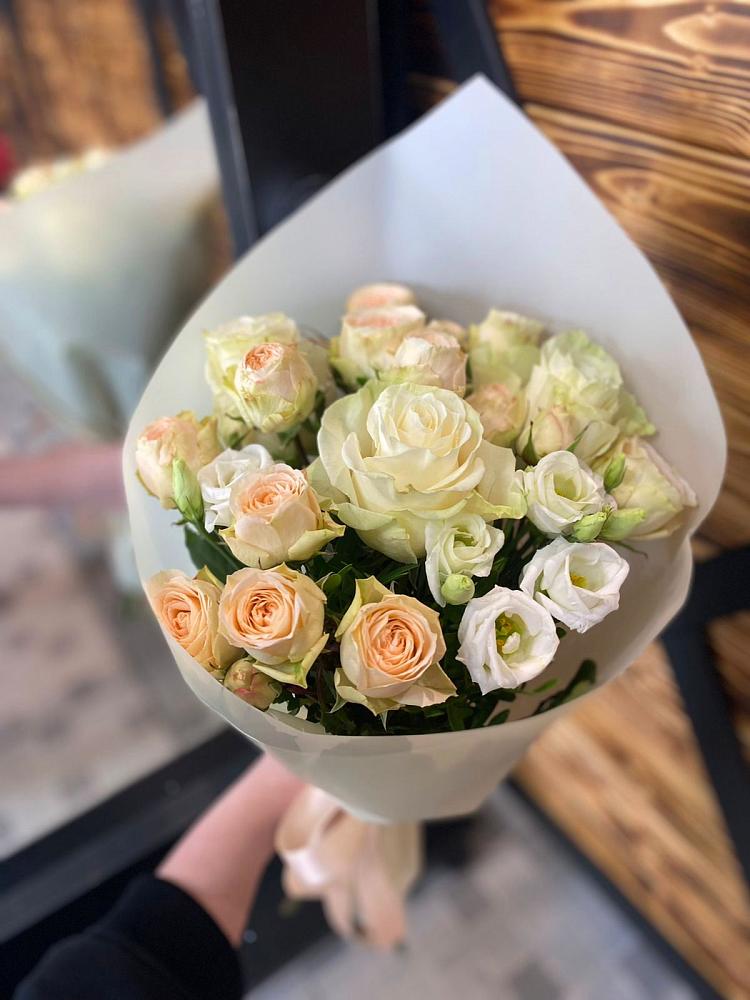 Букет цветов из: Розы и Лизиантусы в Хлевном