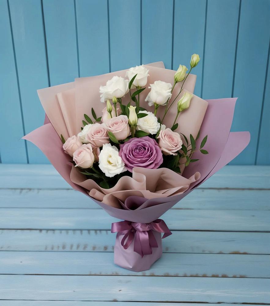 Букет цветов из: Розы и Лизиантусы в Хлевном